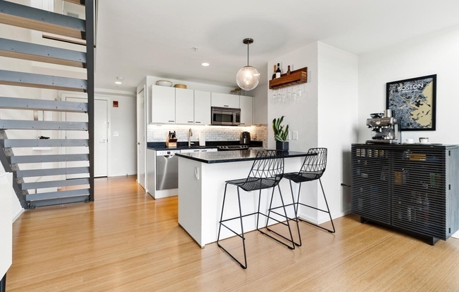 2 beds, 1.5 baths, 1,056 sqft, $4,200, Unit 520