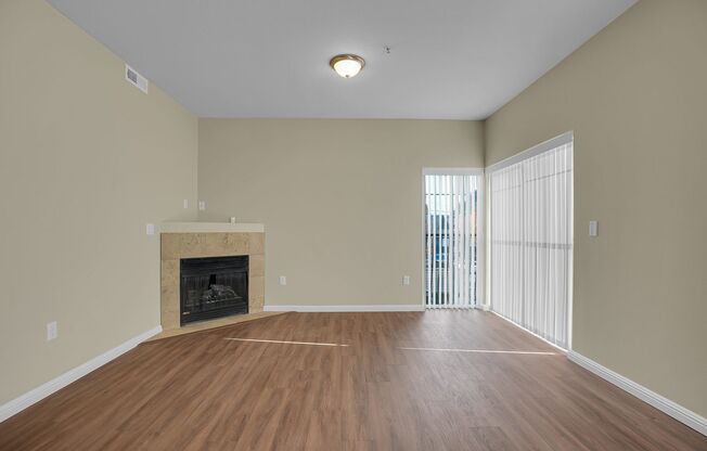 2 beds, 2 baths, 894 sqft, $1,595, Unit 144-36302