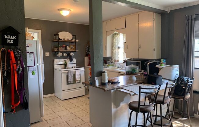 2 beds, 1 bath, $1,275