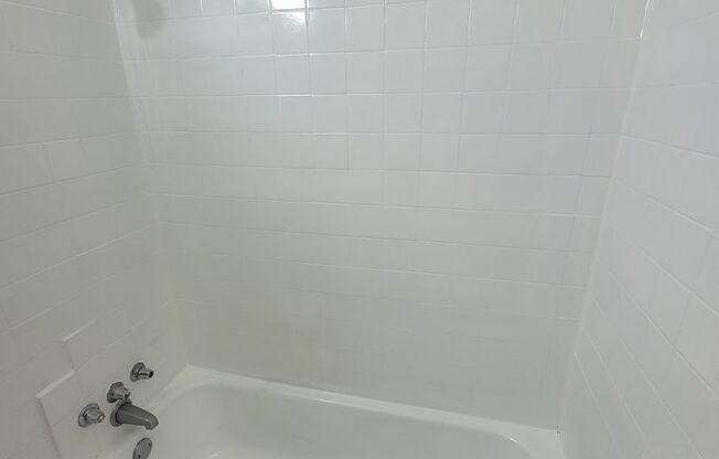 Studio, 1 bath, $870, Unit 15302-06