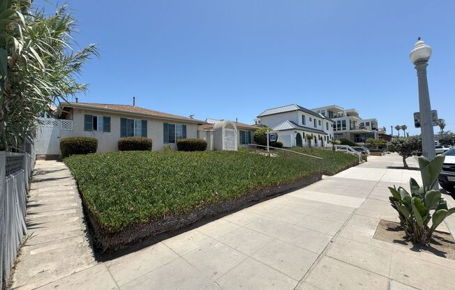 10 Units Ocean Beach... 1/2 block to beach