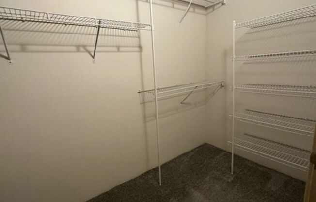 3 beds, 2 baths, 1,304 sqft, $1,725, Unit 812