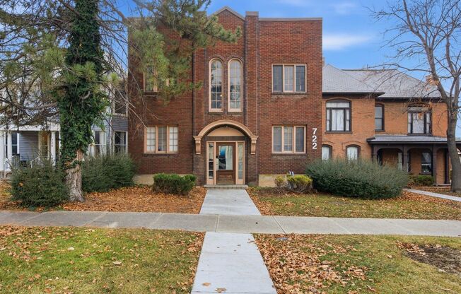 1 bed, 1 bath, $1,100, Unit 722-06