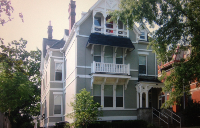 2149 SINTON AVE