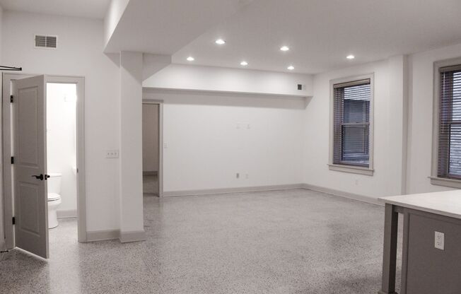 1 bed, 1.5 baths, 1,102 sqft, $2,095, Unit 410