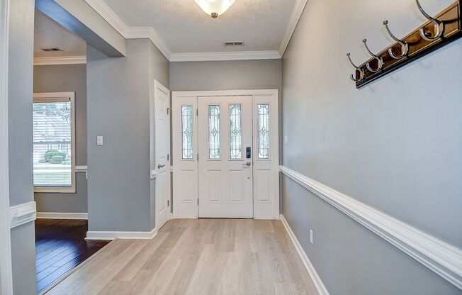 Tastefully Renovated Ranch in Hickory on quiel cul de sac!