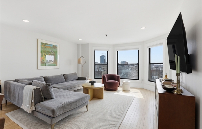 390 COMMONWEALTH AVE