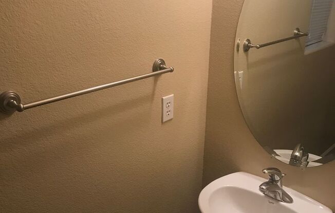 Great Gated Community W/ Easy Access to the Strip- Las Vegas & Warm Springs