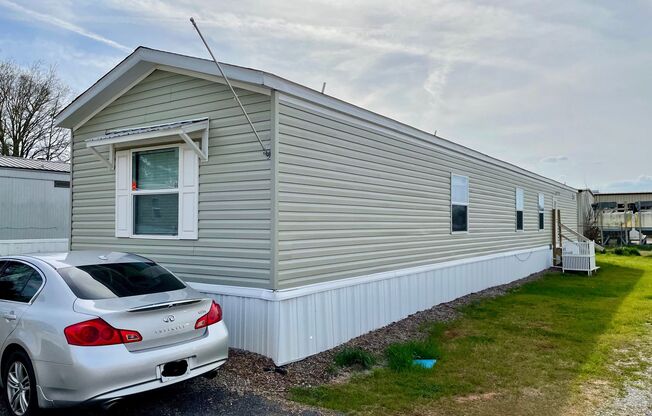Spacious 2020 Clayton Home Awaits You just 1 mile to Jax State