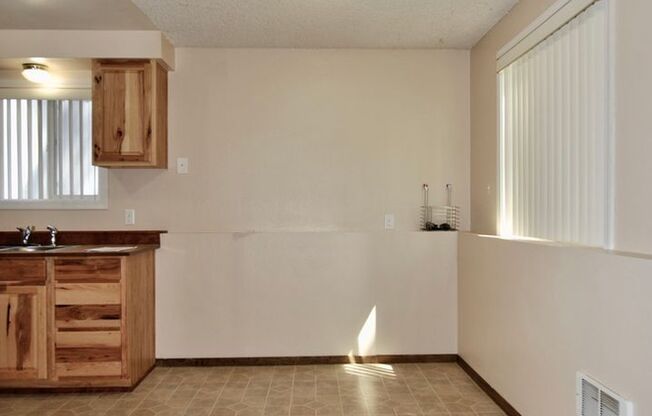 2 beds, 1 bath, $1,195