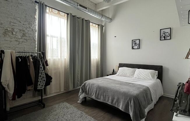 2 beds, 2 baths, $2,975, Unit 302