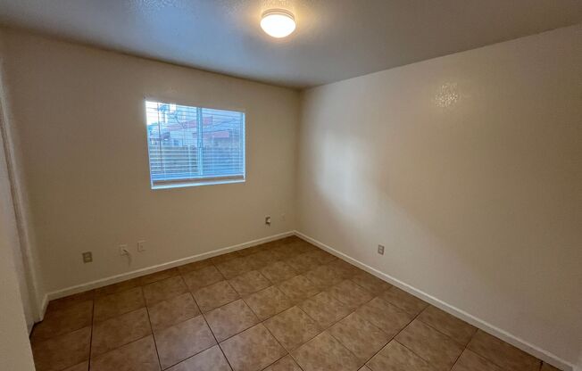 2 beds, 1 bath, $1,100, Unit 29