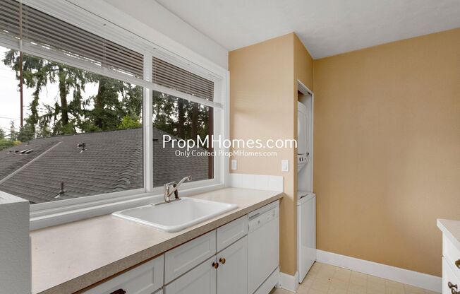 One Bedroom Condo w/ Lake Views - NEW PHOTOS!
