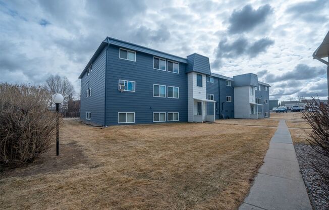 2 beds, 1 bath, 715 sqft, $995, Unit F206