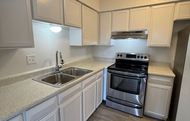 1 bed, 1 bath, 627 sqft, $800, Unit 221