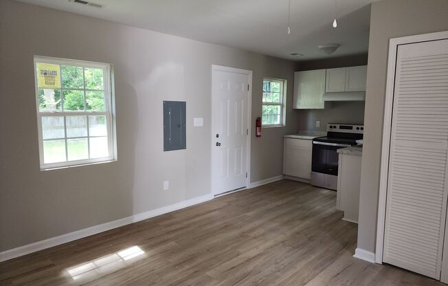 1 bed, 1.5 baths, $895, Unit 4919- B Schmidt St