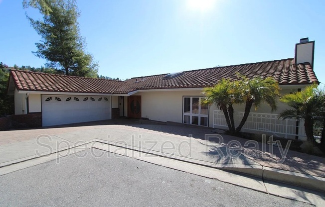 3694 BERWICK DR