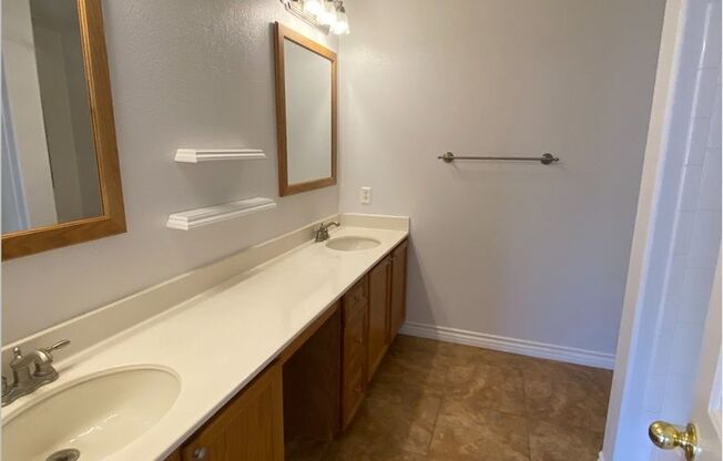 2 beds, 2 baths, $1,600, Unit # 207