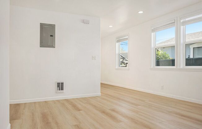 2 beds, 2 baths, $2,675, Unit 756 Taylor Ave #D