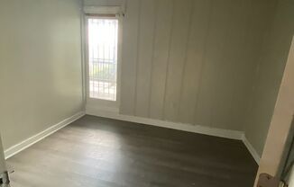 3 beds, 1 bath, $1,275, Unit Unit 202