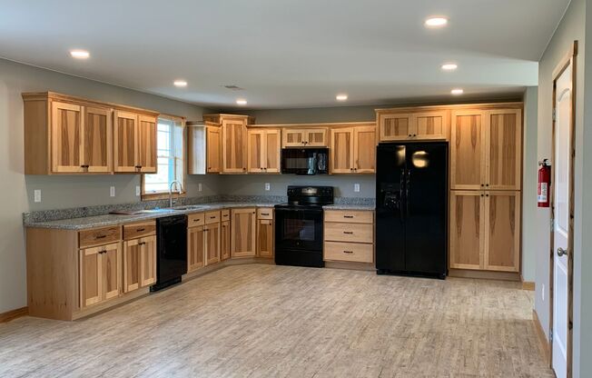Gorgeous 3 bed, 2.5 bath single family home built in 2022 located in Timberland Estates!!