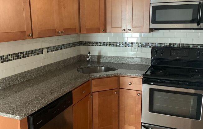 3 beds, 2 baths, $2,130, Unit Apt. 201