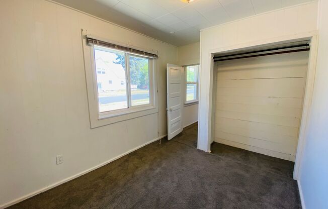 Centrally Located 2 BR - 1 BA in Redmond