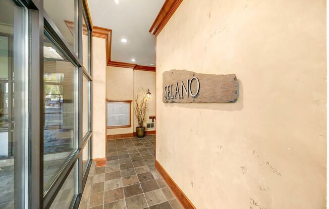 Beautiful Studio In Queen Anne!