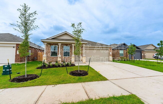 200 CAMARGUE DR