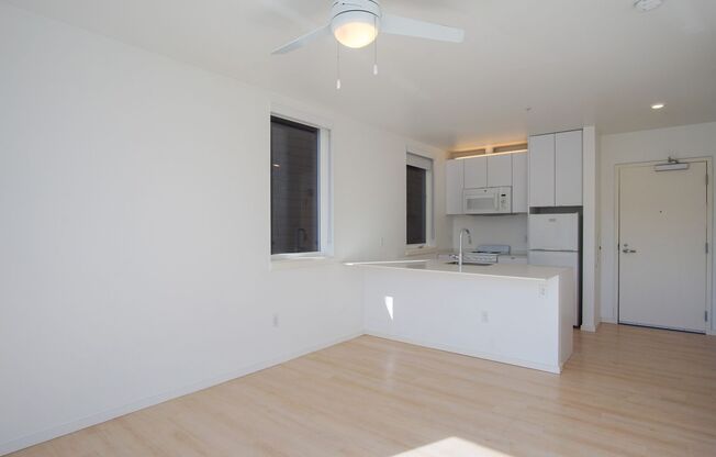 Modern 2nd Floor Studio with D/W & Washer/Dryer!