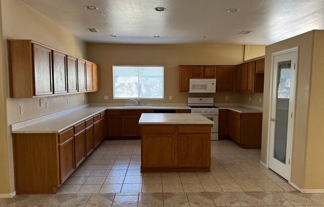 Beautiful Home for Rent in Tolleson! **NEW CARPET**
