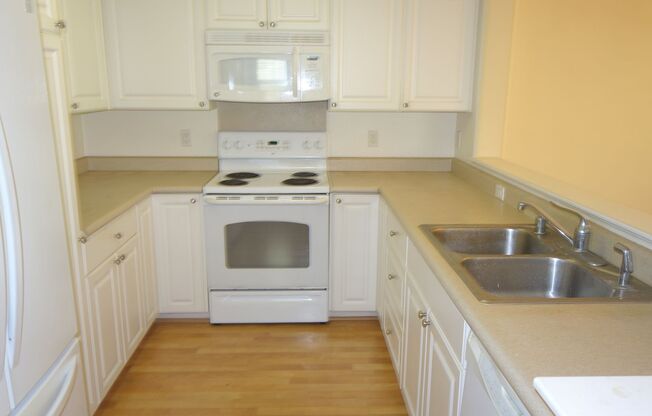 Wonderful 3 BD/2.5 BA Townhouse in Ewa Beach!!!