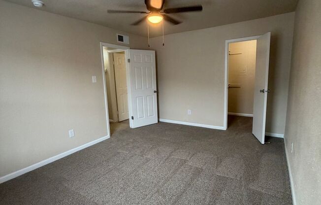 2 beds, 1 bath, 812 sqft, $1,085, Unit 1402