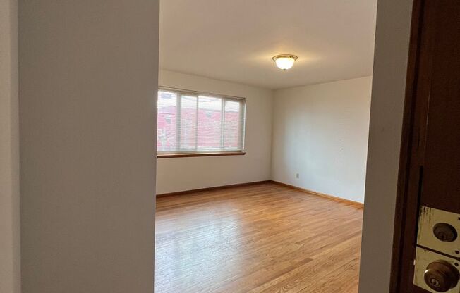 1 bed, 1 bath, 350 sqft, $995, Unit 104 Daniels Apartment