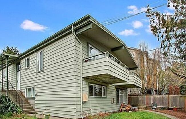 3213 21st Ave W