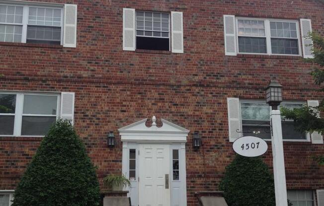 Spacious One Bedroom/One Bathroom Apartment in Montpelier Village with Panoramic Balcony Views will be Available April  10th! GAS, ELECTRIC & WATER ARE INCLUDED!