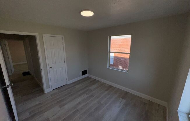 2 beds, 1 bath, 900 sqft, $1,150, Unit B