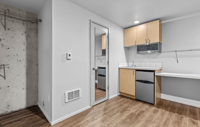 Studio, 1 bath, 122 sqft, $1,050