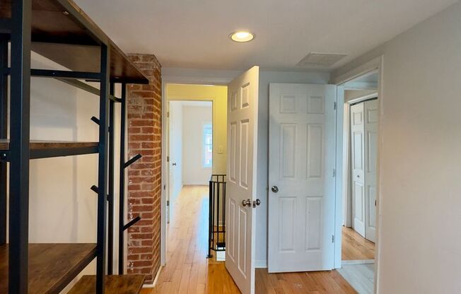 Apartment in Upper Fells Point!