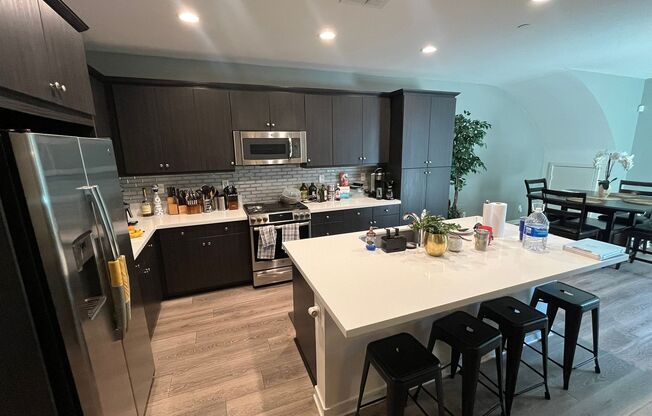 1 bed, 1 bath, 120 sqft, $1,295, Unit Room 1