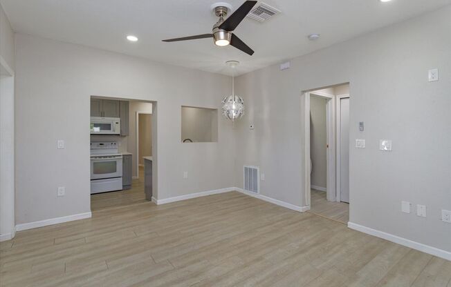 Modern Urban Oasis: Renovated 2 Bed/2 Bath Gem Near Downtown & Shopping