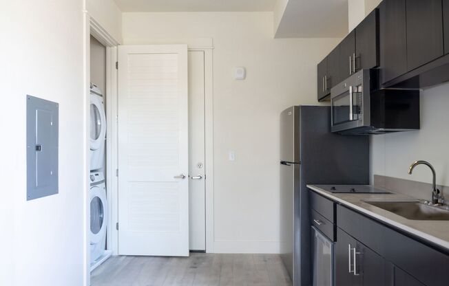 Studio, 1 bath, 242 sqft, $1,149, Unit 212