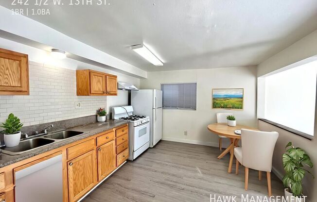 242 1/2 W 13 ST