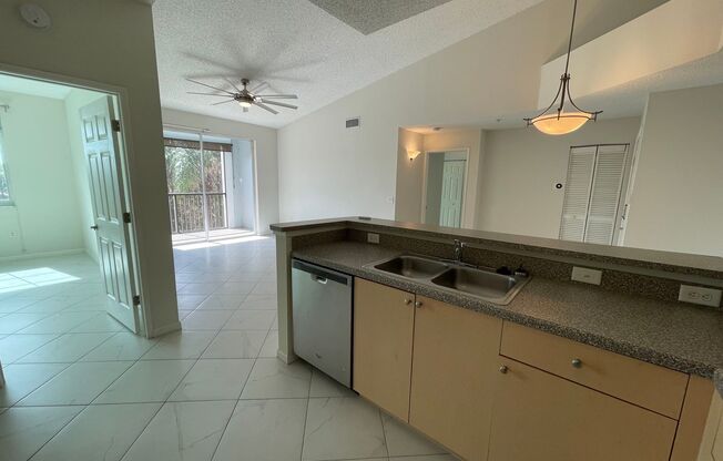 ANNUAL RENTAL - RESERVE AT NAPLES -2 BED 2 BATH - 3RD FLOOR UNIT