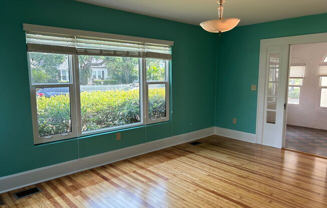 Beautifully Restored 2 bed/1 Bath Old Northeast Home