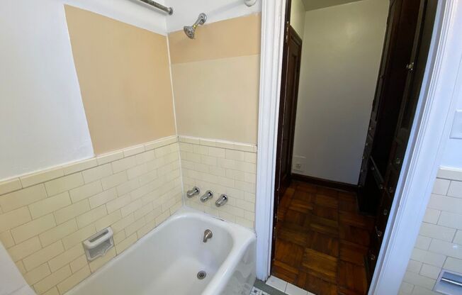 Studio, 1 bath, 400 sqft, $795, Unit 321