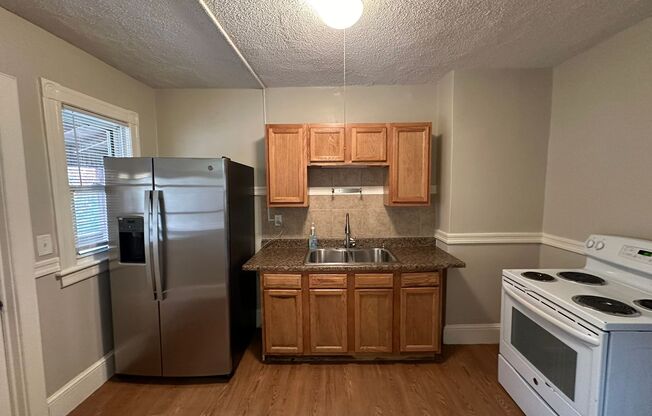 5 beds, 1 bath, 1,800 sqft, $1,775, Unit 130 Valley View - Apt. C