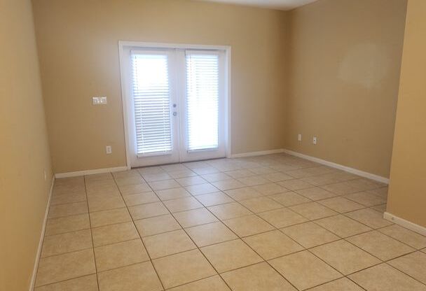 HALF MONTHS RENT FREE -Beautiful 2 Bedroom2.5 Bath Townhome in the Community of Paloma St Augustine