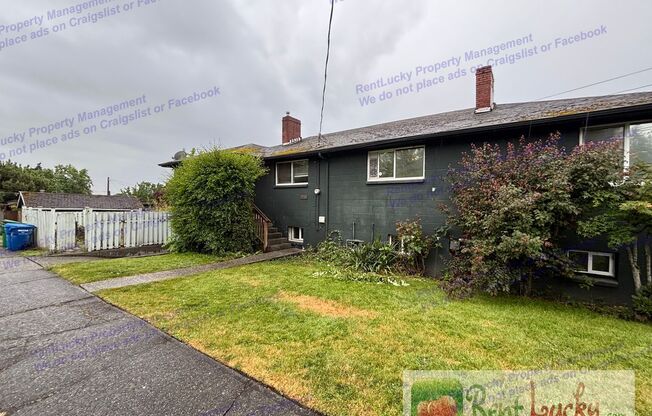 Cute 4-Bedroom Duplex w/Attached Garage in Seward Park Area in Seattle!!
