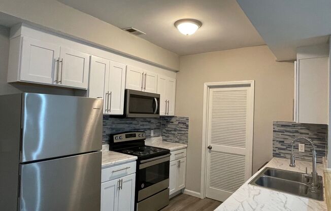 2 beds, 1 bath, 925 sqft, $1,495, Unit E